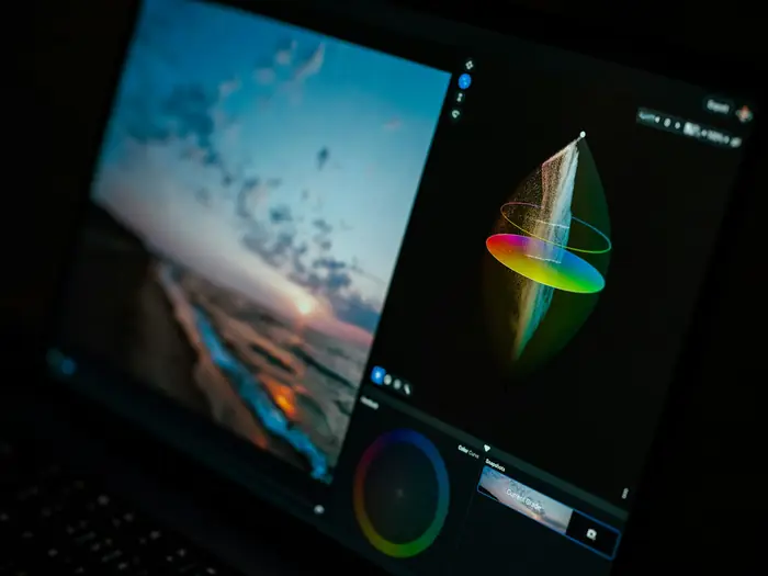 Tela de computador com software de edição